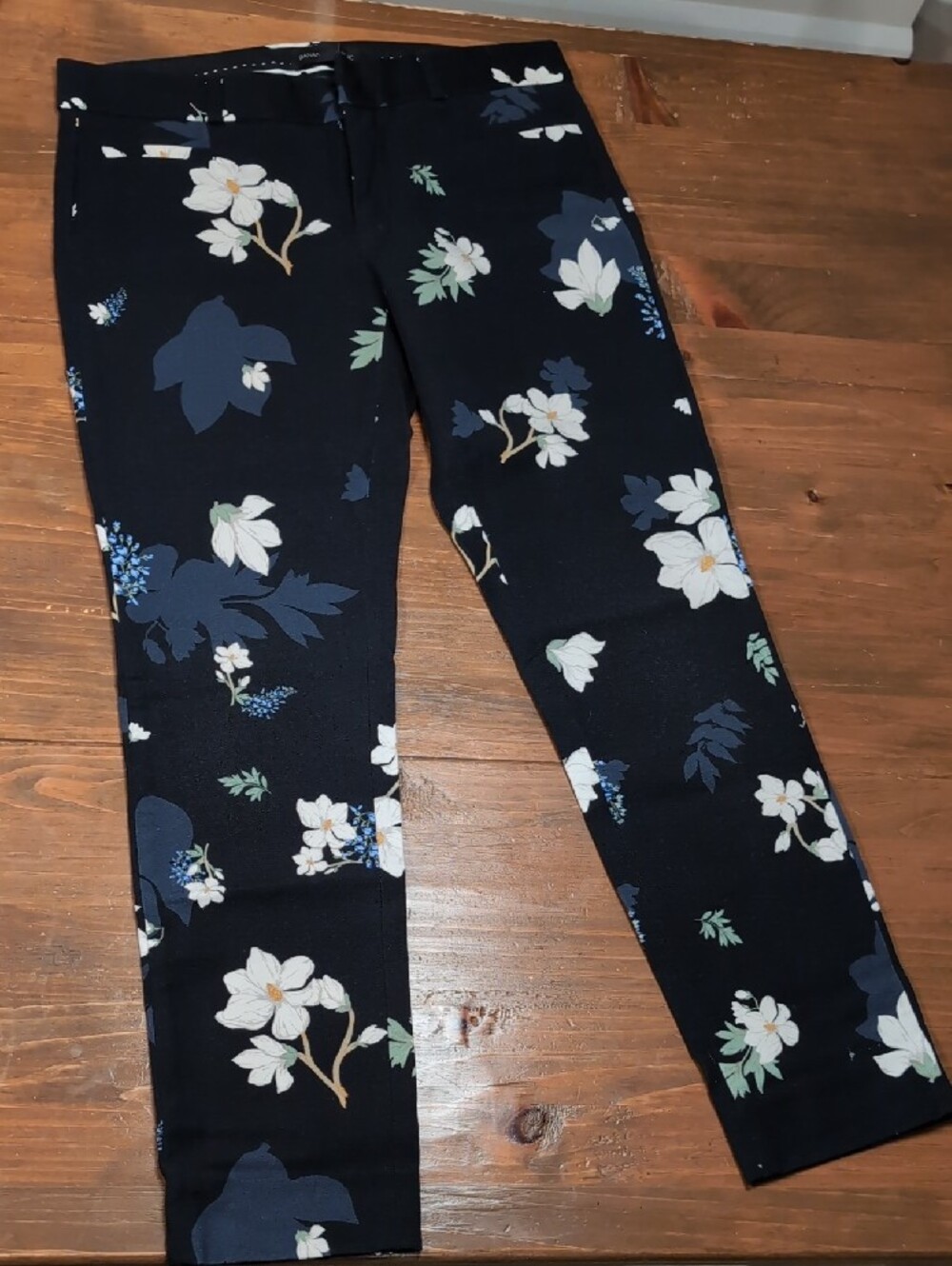 Banana Republic Navy Floral Strecch Low Rise Ankle Pants with White Blossoms